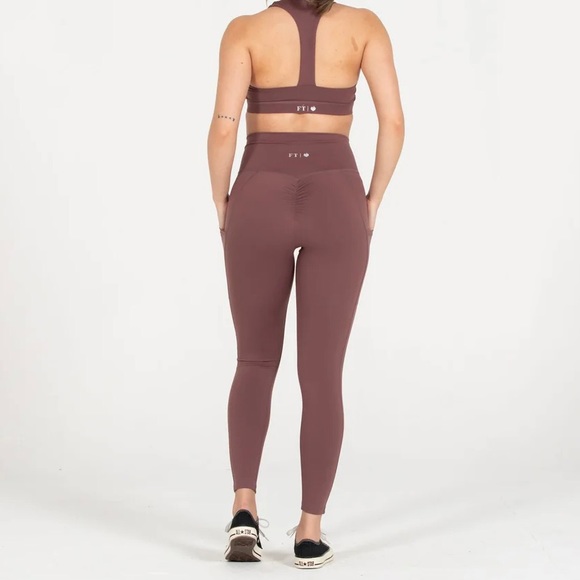 NEW MAUVE FOR THE PEACH CROSSOVER SCRUNCH LEGGINGS WITH POCKETS XS - Picture 4 of 7
